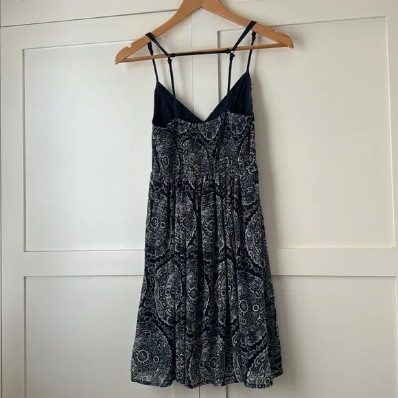 Hollister Women's Strappy Paisley Blue White Dress Small - Picture 6 of 9